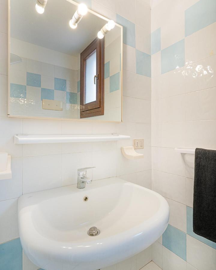 סאן תאודורו Ambra Holiday Rooms מראה חיצוני תמונה